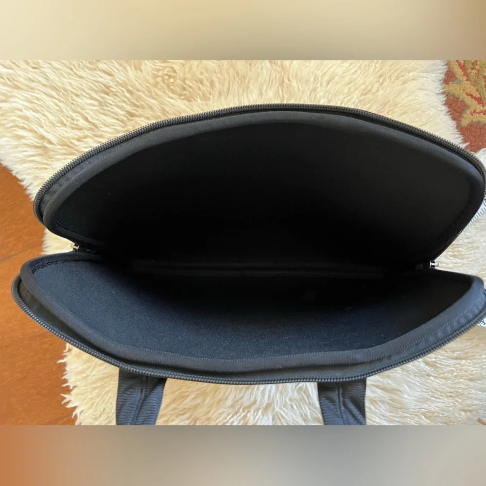 iColor chrome-book/tablet case. Measurement 9 inches X 12.2 inches. - Picture 6 of 6